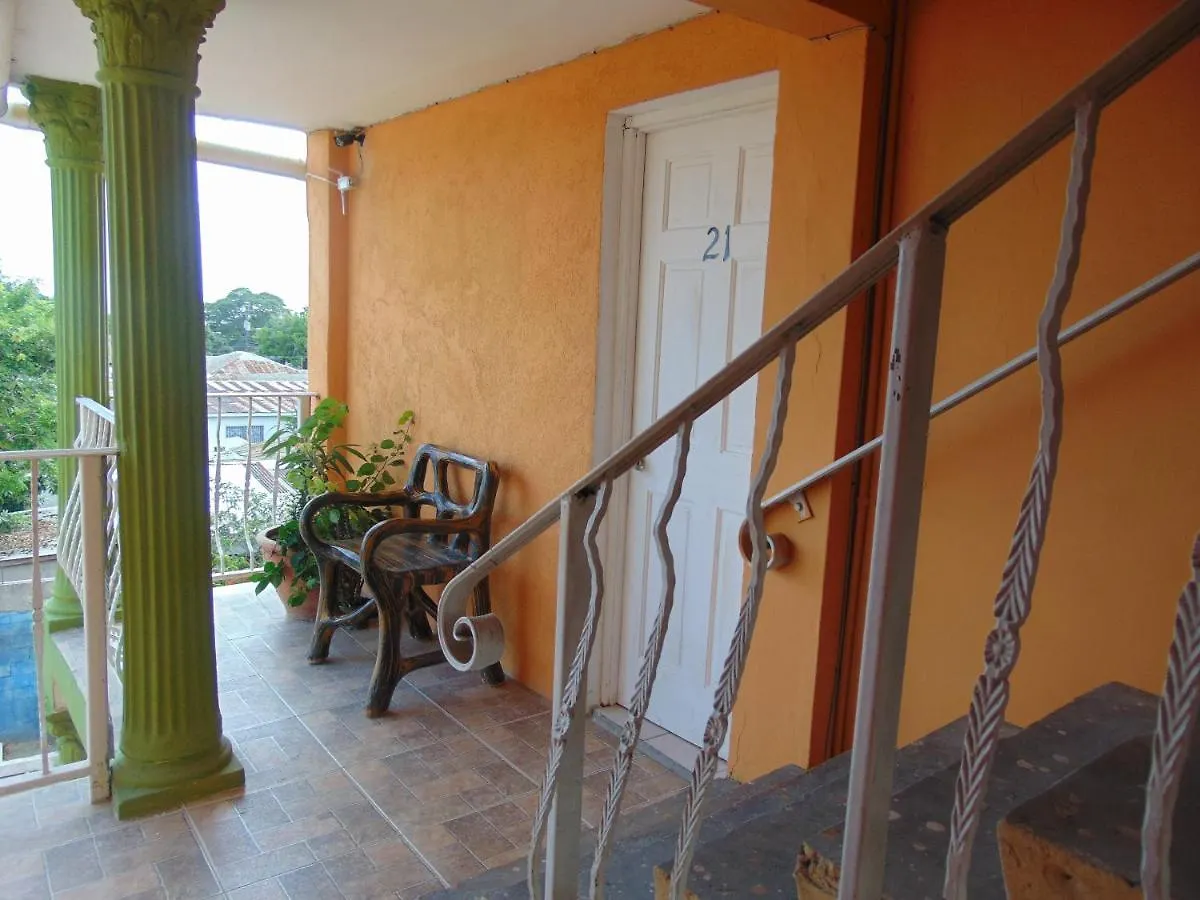 Hotel Tropical Manor Inn - Kingston