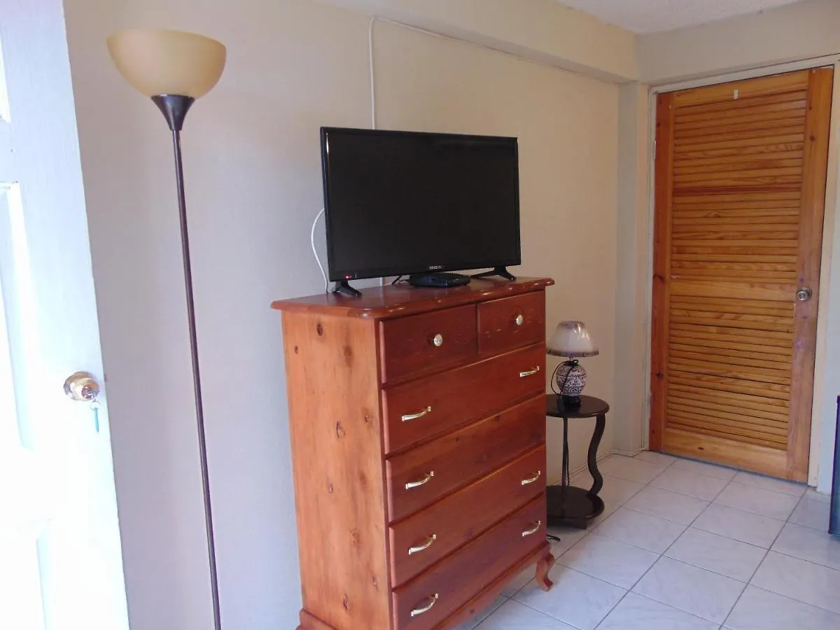 Tropical Manor Inn - Kingston 2*,